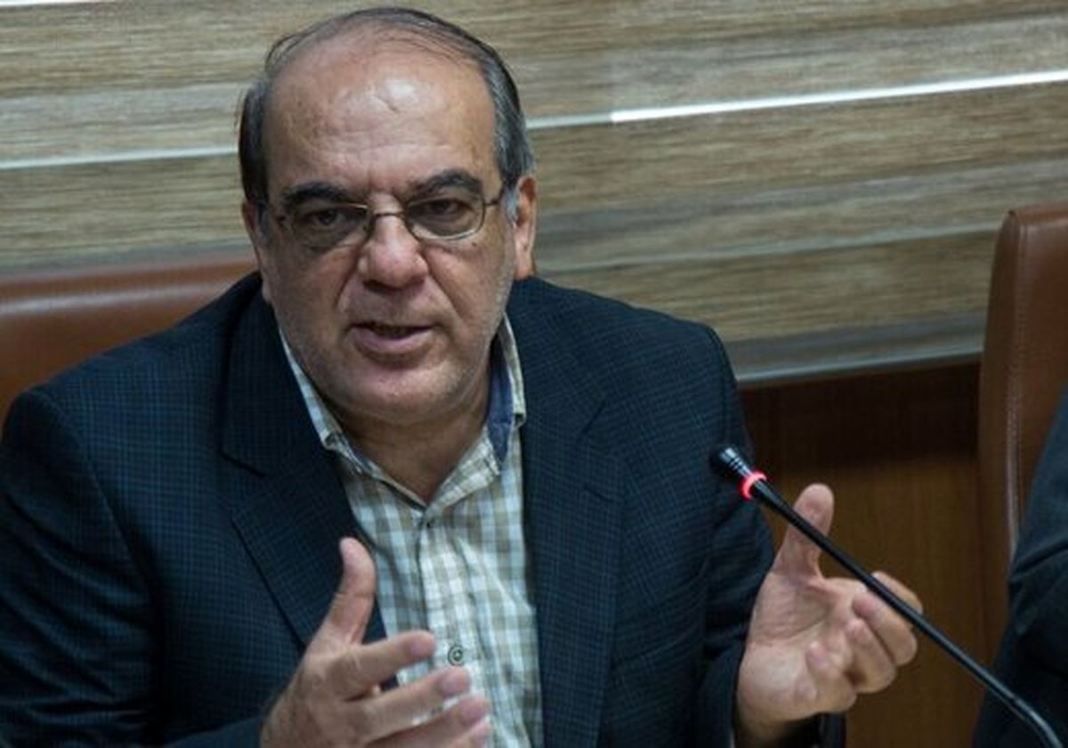 عباس عبدی: مجلس در برابر تعرض به قانون سکوت می‌کند