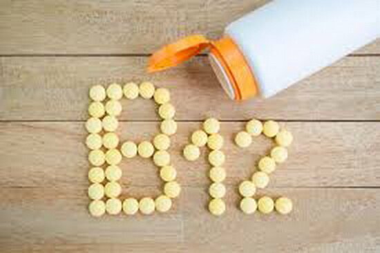 کمبود ویتامین B ۱۲ چه آسیبی به بدن وارد می‌کند؟
