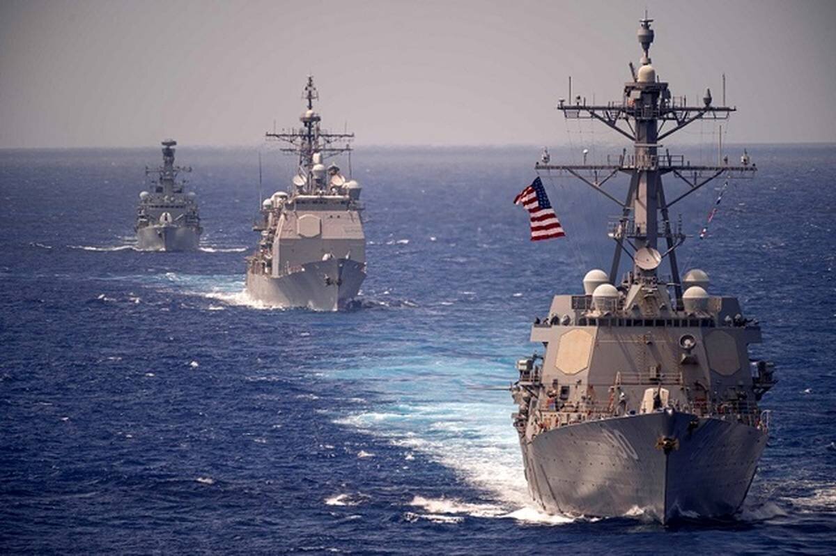کشتی‌های آمریکا در خاورمیانه به گل نشسته‌اند