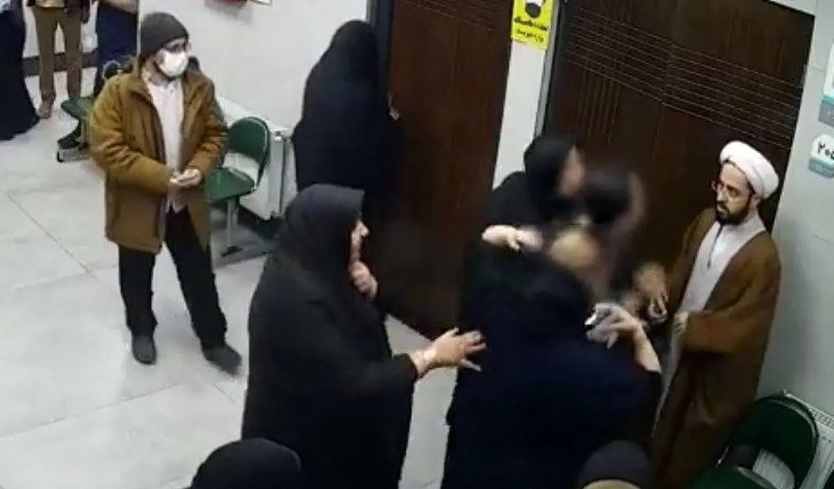 ادامه واکنش‌ها به مجادله در درمانگاه قم؛ غیرقانونی، غیرشرعی