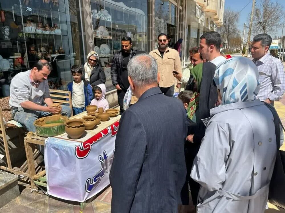 برگزاری طرح کارگاه‌گردی و آشنائی گردشگران با هنر سفالگری در لالجین