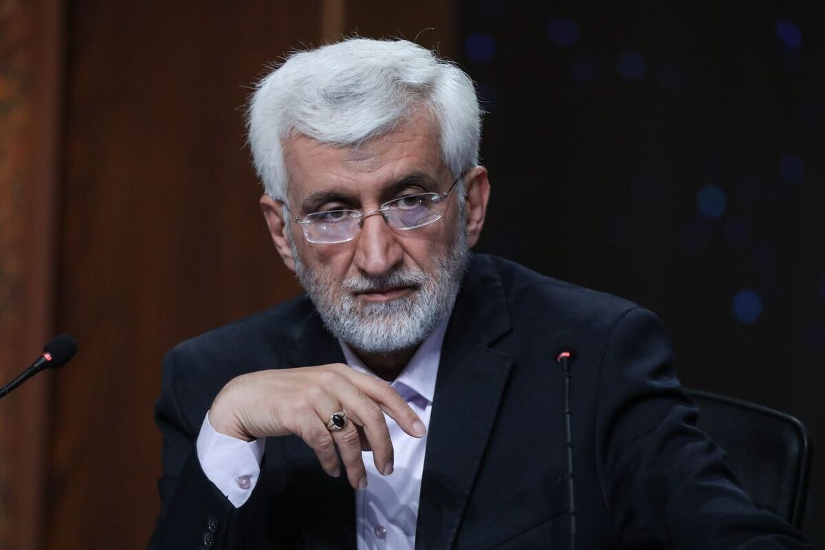 عکس| تصویری جنجالی از پوشش متفاوت دختران در ستاد جلیلی