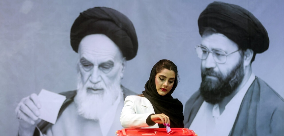 ظریف: در خانه نمانید؛ تمام تلاش قفس سازان نگاه داشتن ‎مردم در خانه است