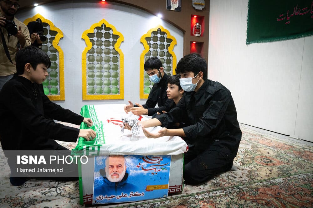وداع با پیکر شهید راه قدس دکتر علی حیدری پزشک ایرانی مستقر در لبنان