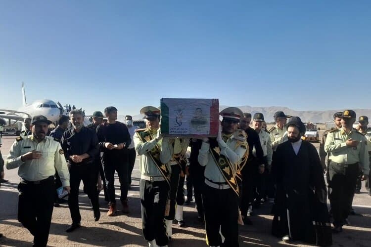 ورود پیکر شهید «علیرضا علیزاده» به فارس / سرباز وطن در زادگاهش آرام می‌گیرد