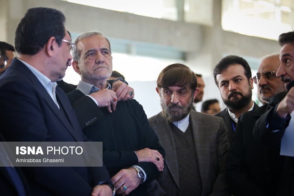 بازدید رییس جمهور از نمایشگاه توانمندی های بخش صنعت و معدن