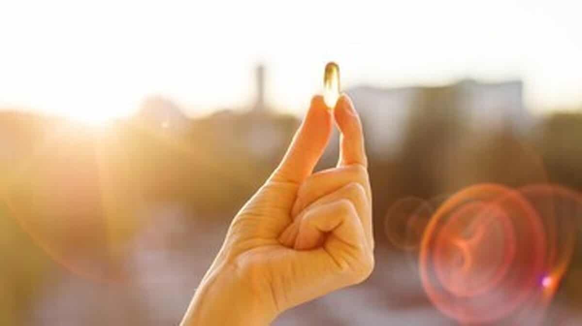 ویتامین D را کِی مصرف کنیم؟ صبح یا شب؟
