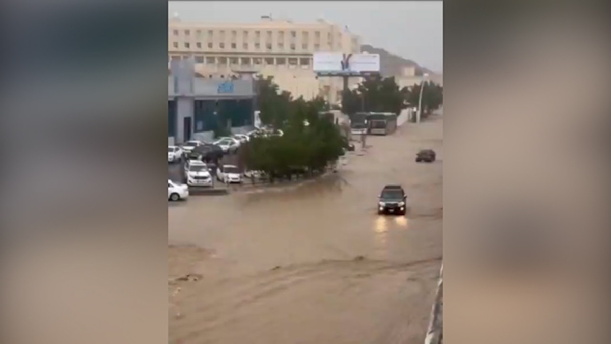 فیلم/تصاویری از جاری شدن سیل در عربستان