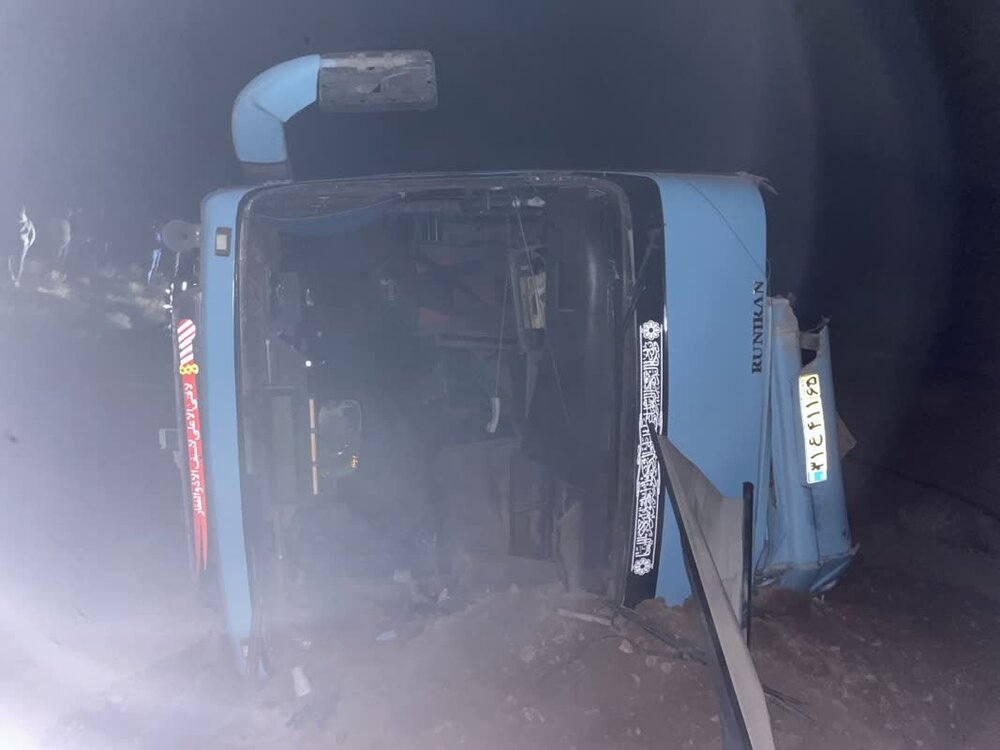 حادثه مرگبار برای دانش‌آموزان کرمانی؛ واژگونی اتوبوس با ۶ کشته و ۲۷ مصدوم+عکس