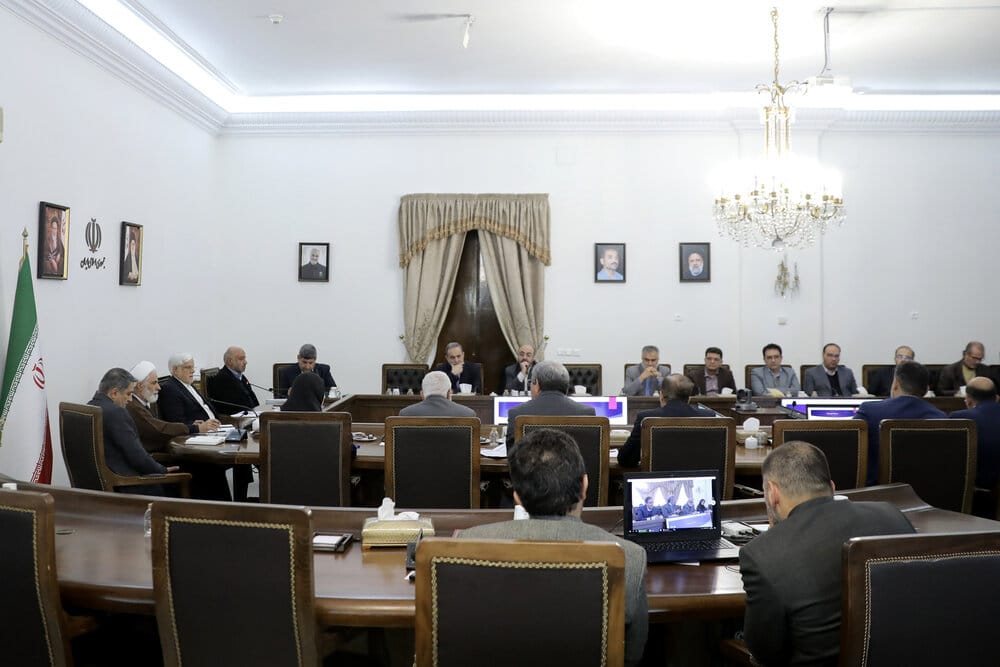 عارف: آیین‌نامه‌های حوزه سلامت متناسب با تغییرات، به‌روزرسانی شود