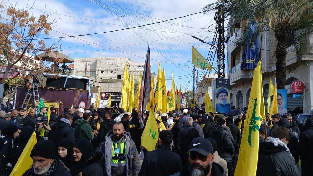 مراسم تشییع پیکر شهید صفی‌الدین در دیرقانون با حضور گسترده مردمی