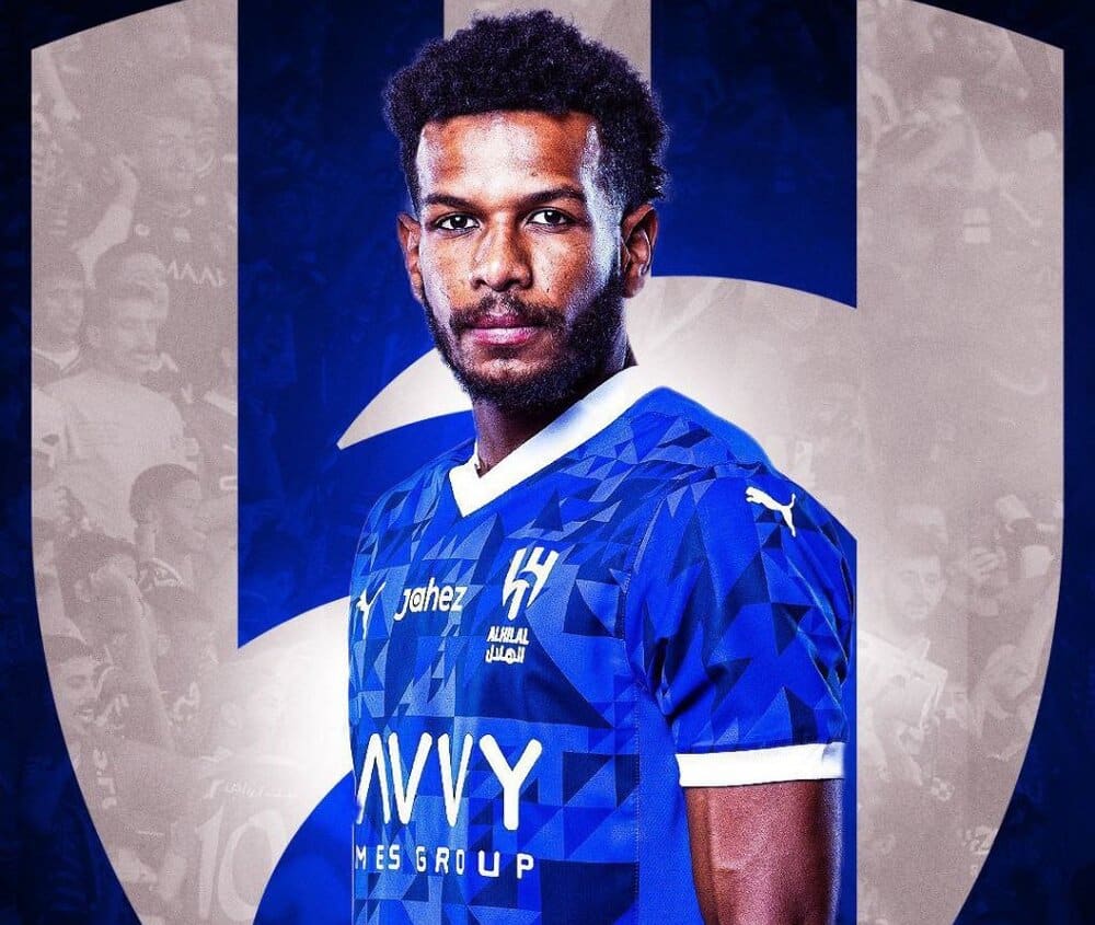مدافع جنجالی با الهلال تمدید کرد