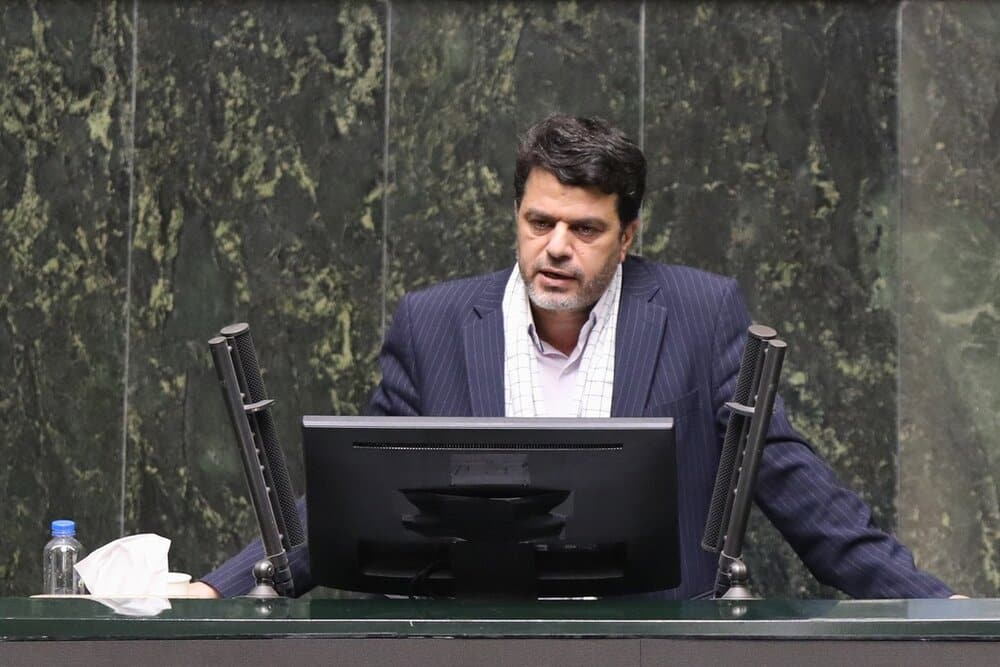 یزدیان:جذب سرمایه های خرد و کلان مردم در تولید مورد توجه قرار بگیرد