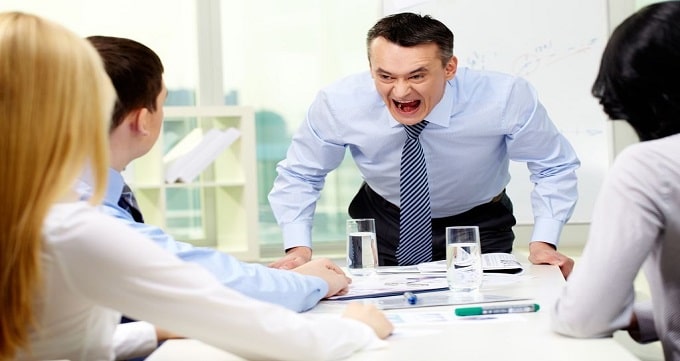 آیا پیامک، چت یا ضبط صدا به عنوان مدرک فحاشی قابل قبول است؟