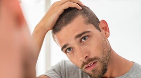 چه چیزی باعث خشکی مو می‌شود؟