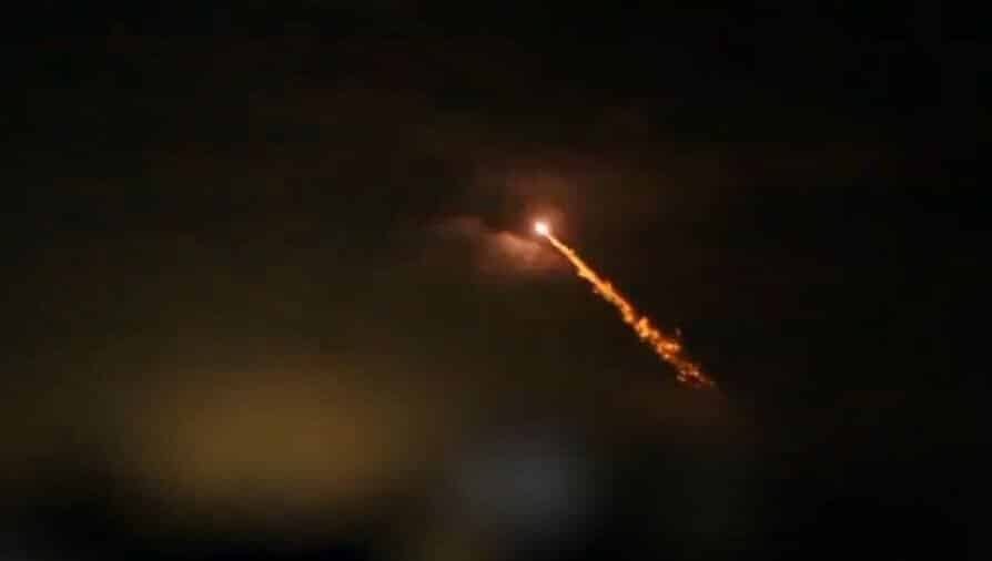 حمله موشکی ارتش یمن به تل‌آویو/ پروازهای فرودگاه بن گوریون تعلیق شد