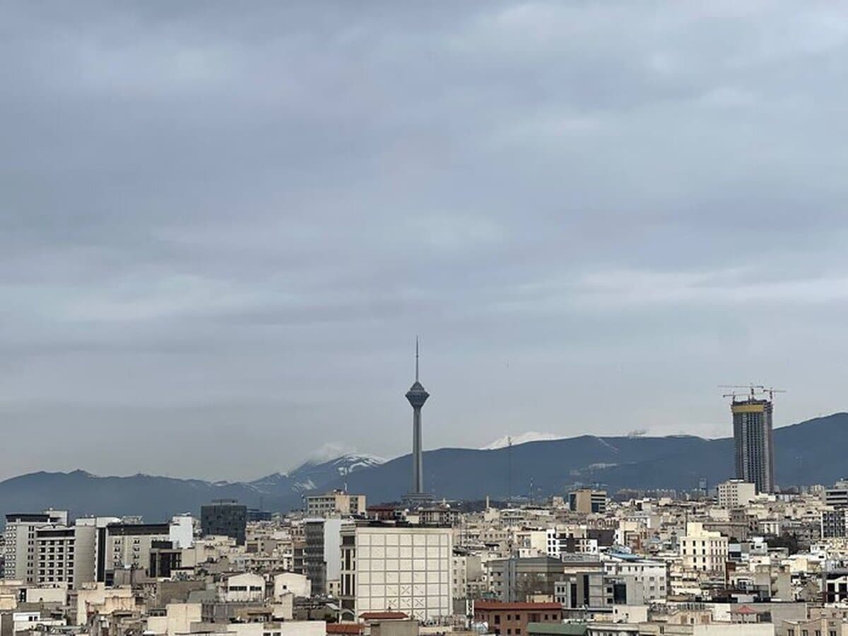توده‌های تندری در راه تهران؛ احتمال باران و وزش باد شدید
