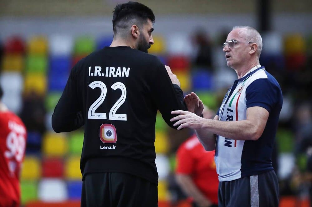 رافائل ۲۲ ملی‌پوش ایران را به خط کرد