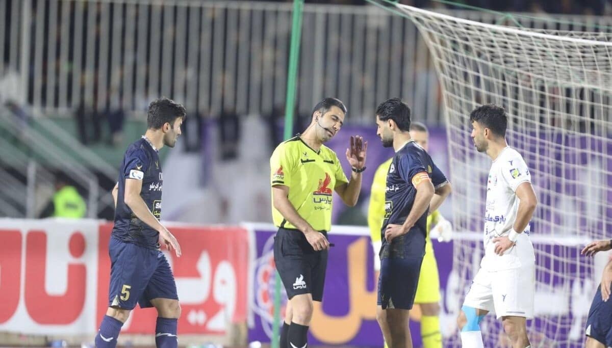پوستر استقلال برای بازی چادرملو