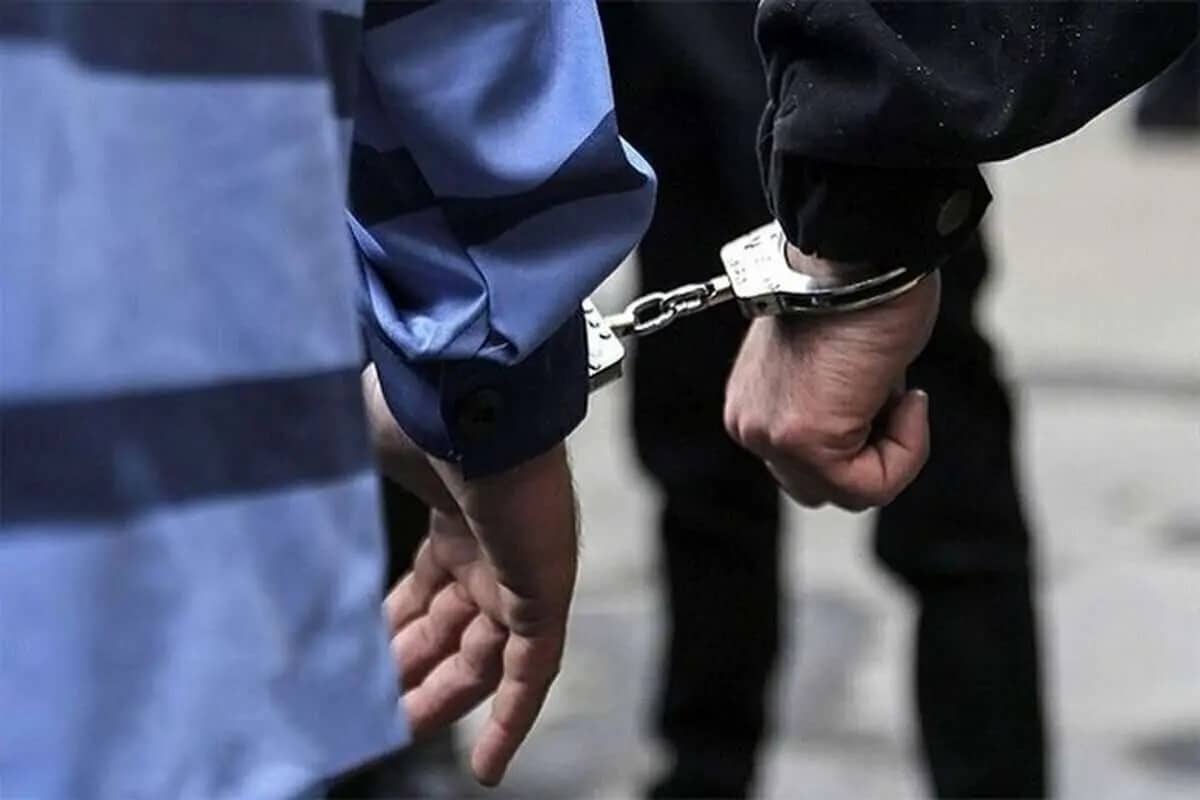 دستبند پلیس بر دستان سارقی با ۵۰ فقره سرقت