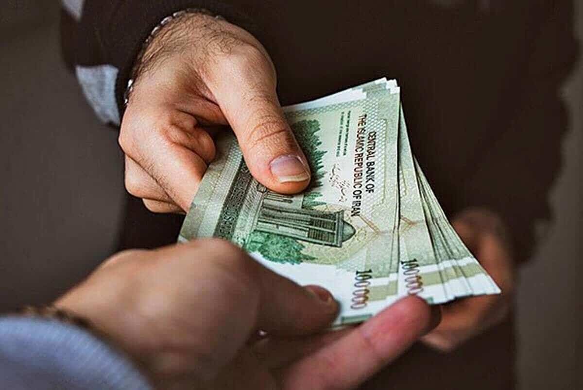 نرخ واقعی دستمزد چقدر است؟/ گلپور: حقوق ۱۵ میلیون تومانی یک‌سوم خط فقر هم نیست