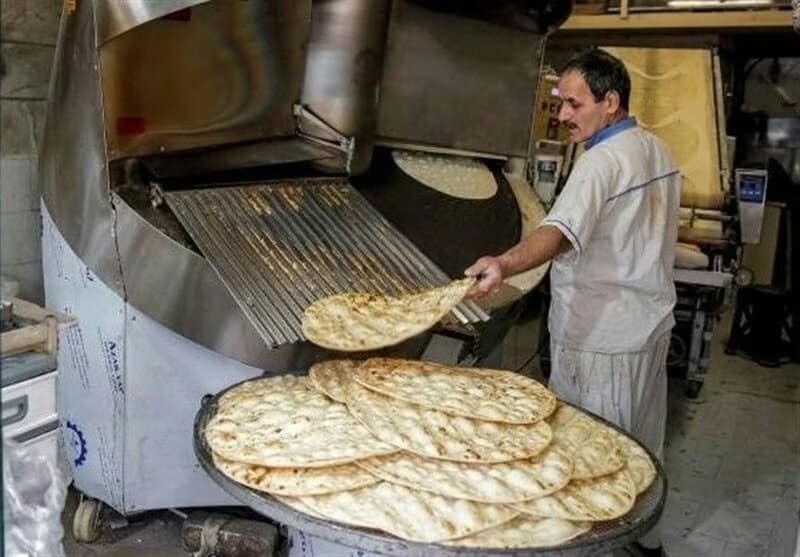 تخلفات ادامه‌دار نانوایی‌ها؛ دوتا بخر، یکی ببر!