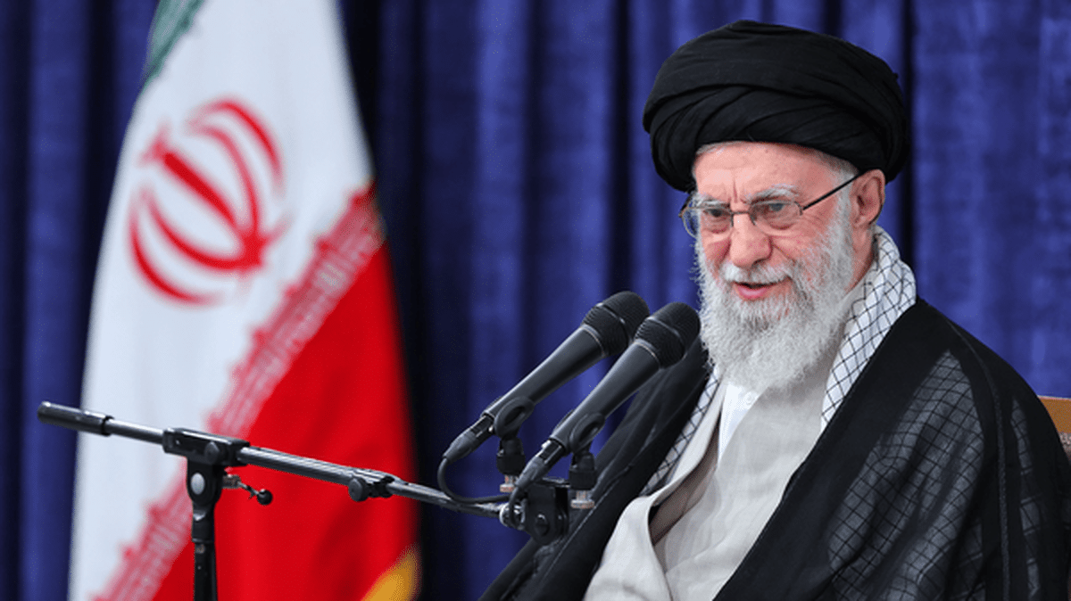 رهبر انقلاب: نوآوری علمی و اندیشه سیاسی دو ویژگی علامه نائینی است