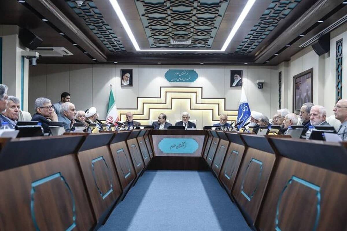 عارف: کشور از قطع روابط علمی با جهان ضرر می‌کند