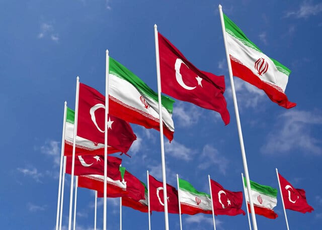 انتقال ۲۱ زندانی ایرانی از ترکیه به کشور 