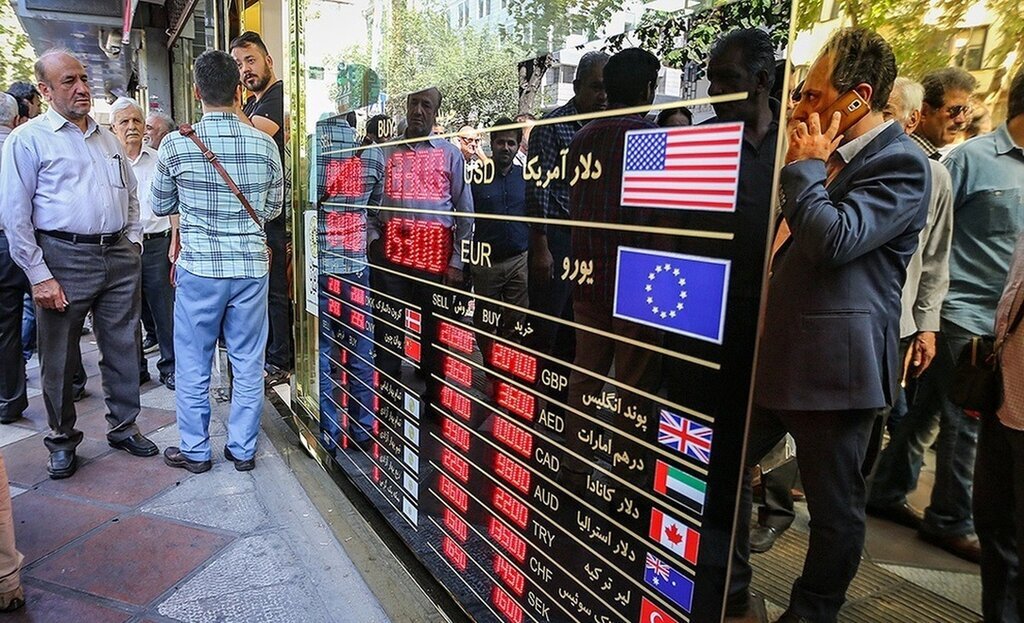 قیمت دلار، یورو و سایر ارزها امروز ۱۷ آبان/ سقف قیمتی دلار شکسته شد