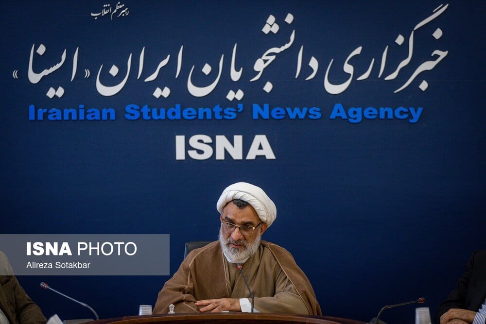 صدور «گواهینامه موتورسیکلت برای زنان» نیازمند پاسخ حقوقدانان و مجلس