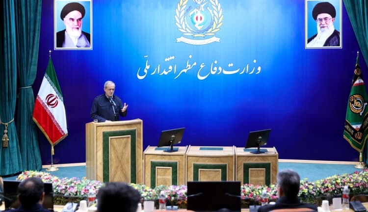 پزشکیان: نارضایتی مردم از کیفیت خدمات اداری، پذیرفتنی نیست