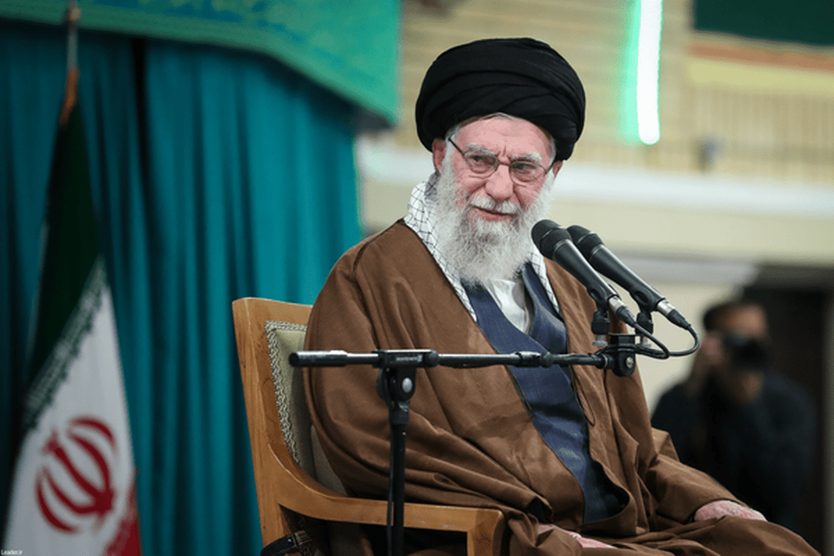 رهبر انقلاب: مدیر و رئیس خانه زن است