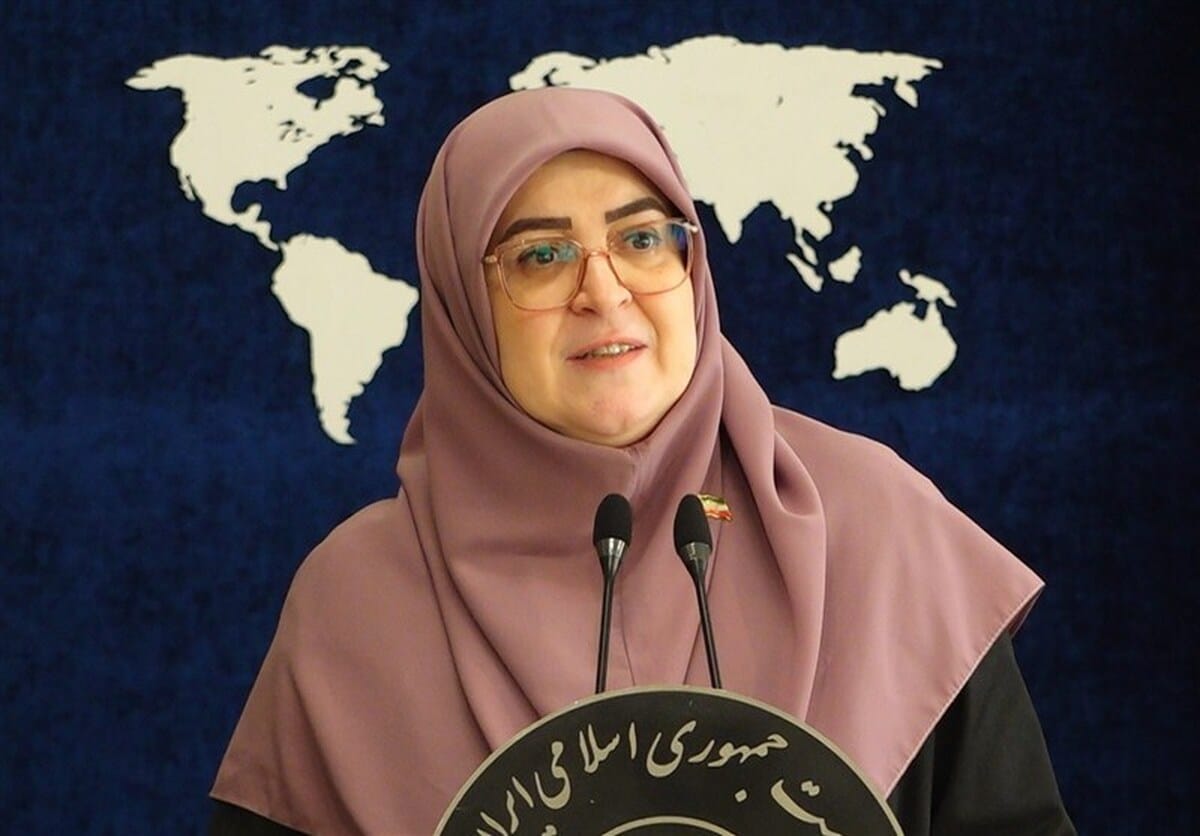 سخنگوی دولت: چرا باید بنزین با قیمت ۶۰ سنت را با نرخ ۱۵۰۰ تومان عرضه کنیم؟