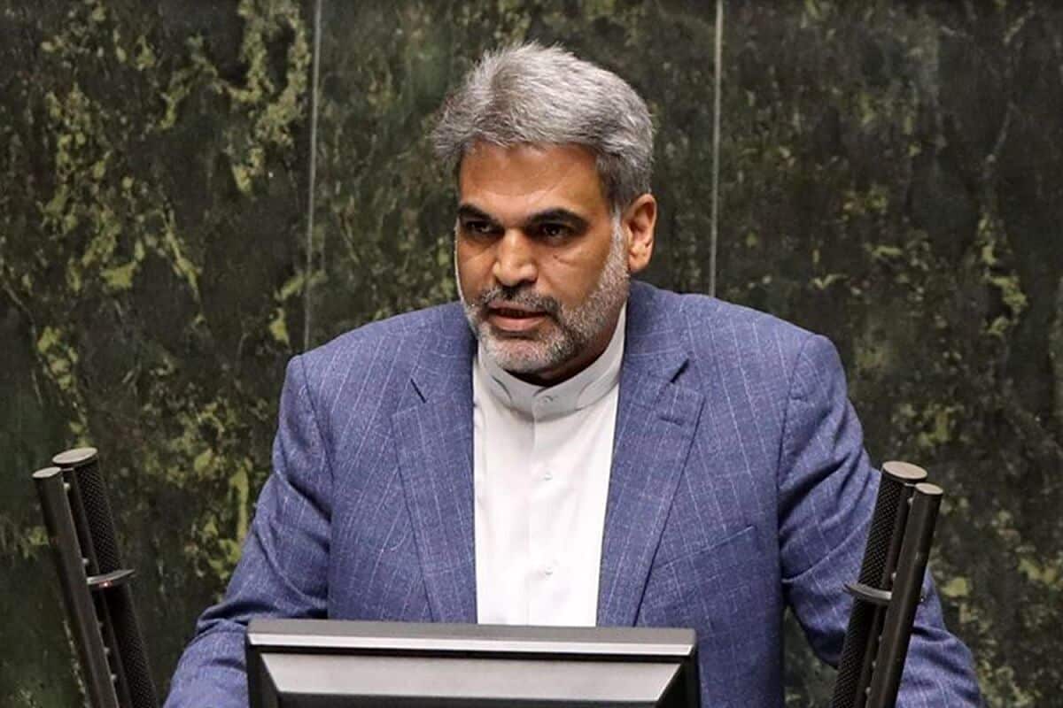 نماینده مجلس: دیروز یک جلسه بی‌خودی گذاشتیم و ۲ هزار تومان رفت روی دلار