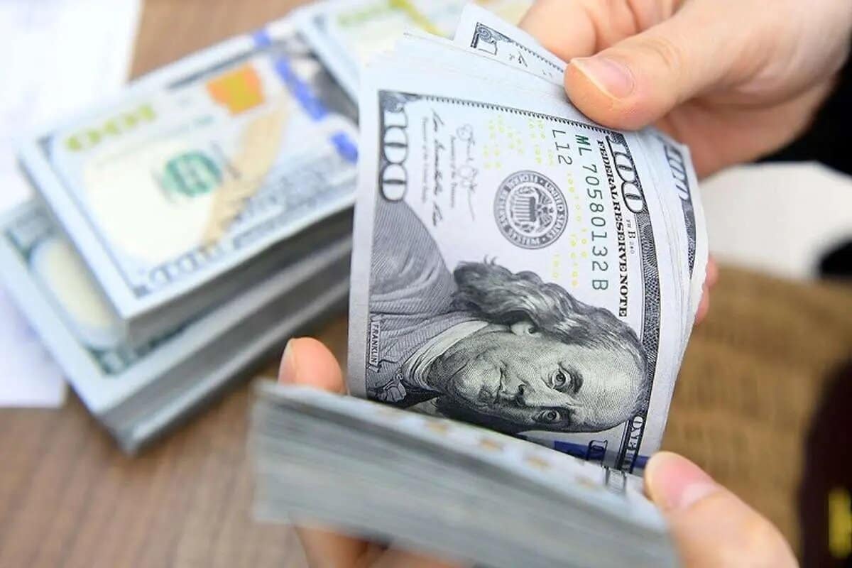 قیمت دلار، یورو و سایر ارزها امروز ۳۰ آذر/ دلار بالاخره به کانال ۱۲۰ هزار تومان برگشت