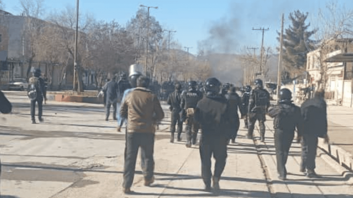 تجمع و تنش در لردگان؛ چندین نفر کشته و زخمی شدند