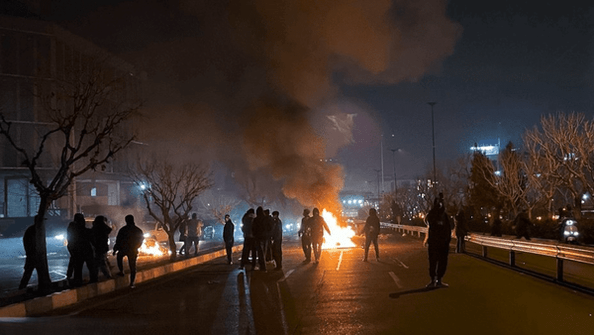 فارس: آرامش به شهرها بازگشت!/ قطع اینترنت آمار کشته‌ها را به‌شدت پایین آورده!