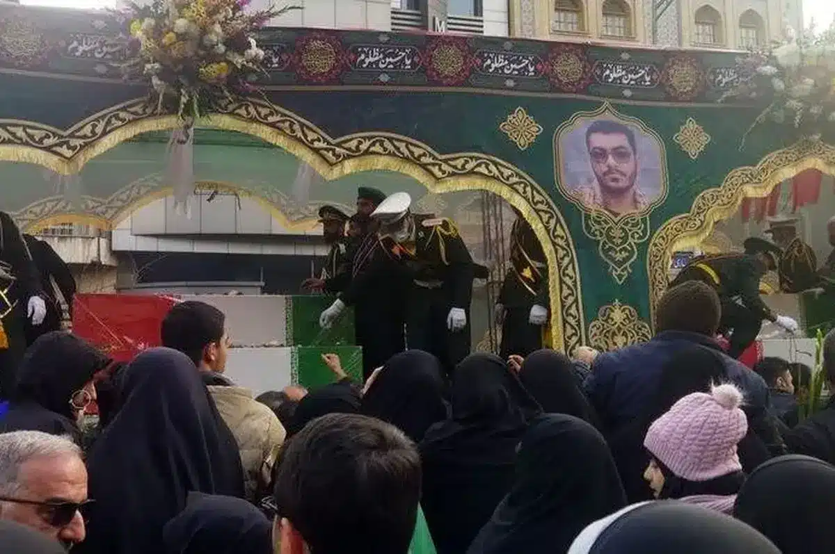 برگزاری مراسم تشییع پیکر  ۱۰۰ شهید در تهران
