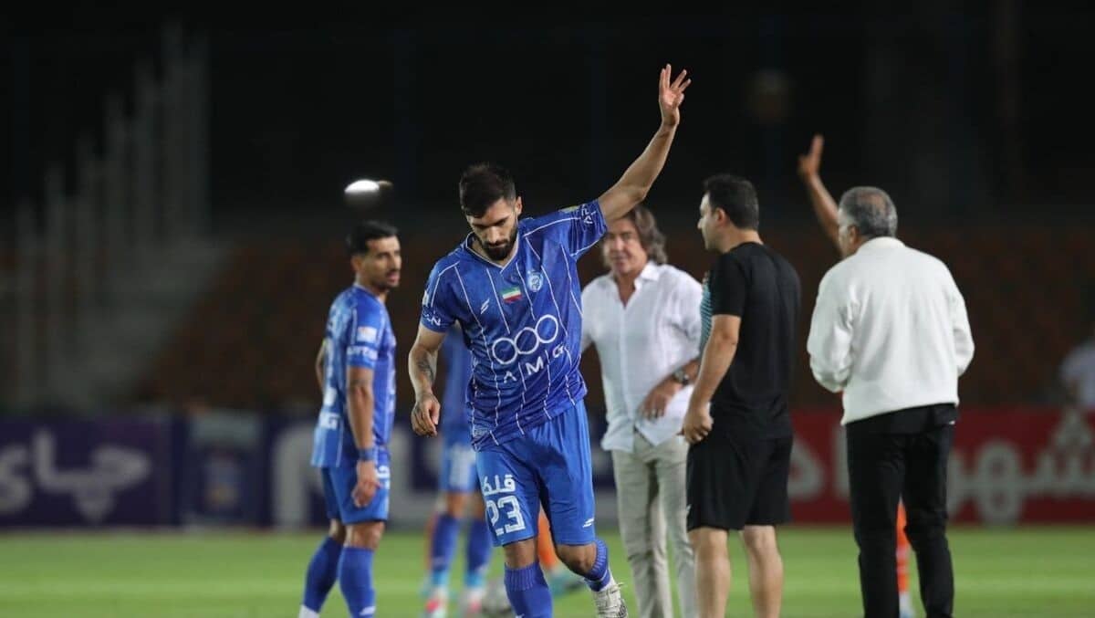 خبری از فسخ نشد، آقاسی استقلالی ماند!