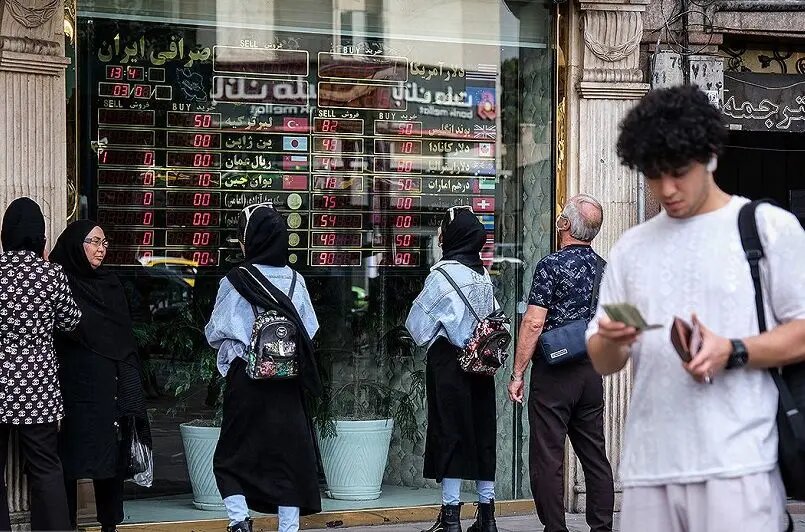 گزارش ایسنا از بازار ارز/ دلار این‌جا ۱۴ هزار تومان ارزان‌تر از بازار است