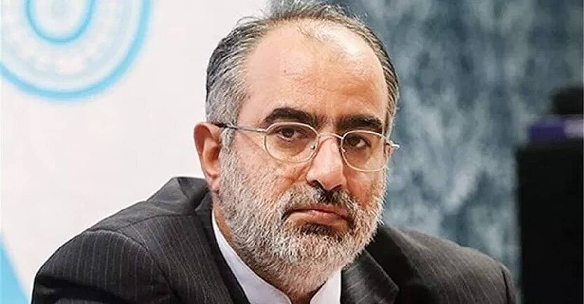 آشنا: احمدی‌نژاد ملاقات با اپستین را تکذیب کند!
