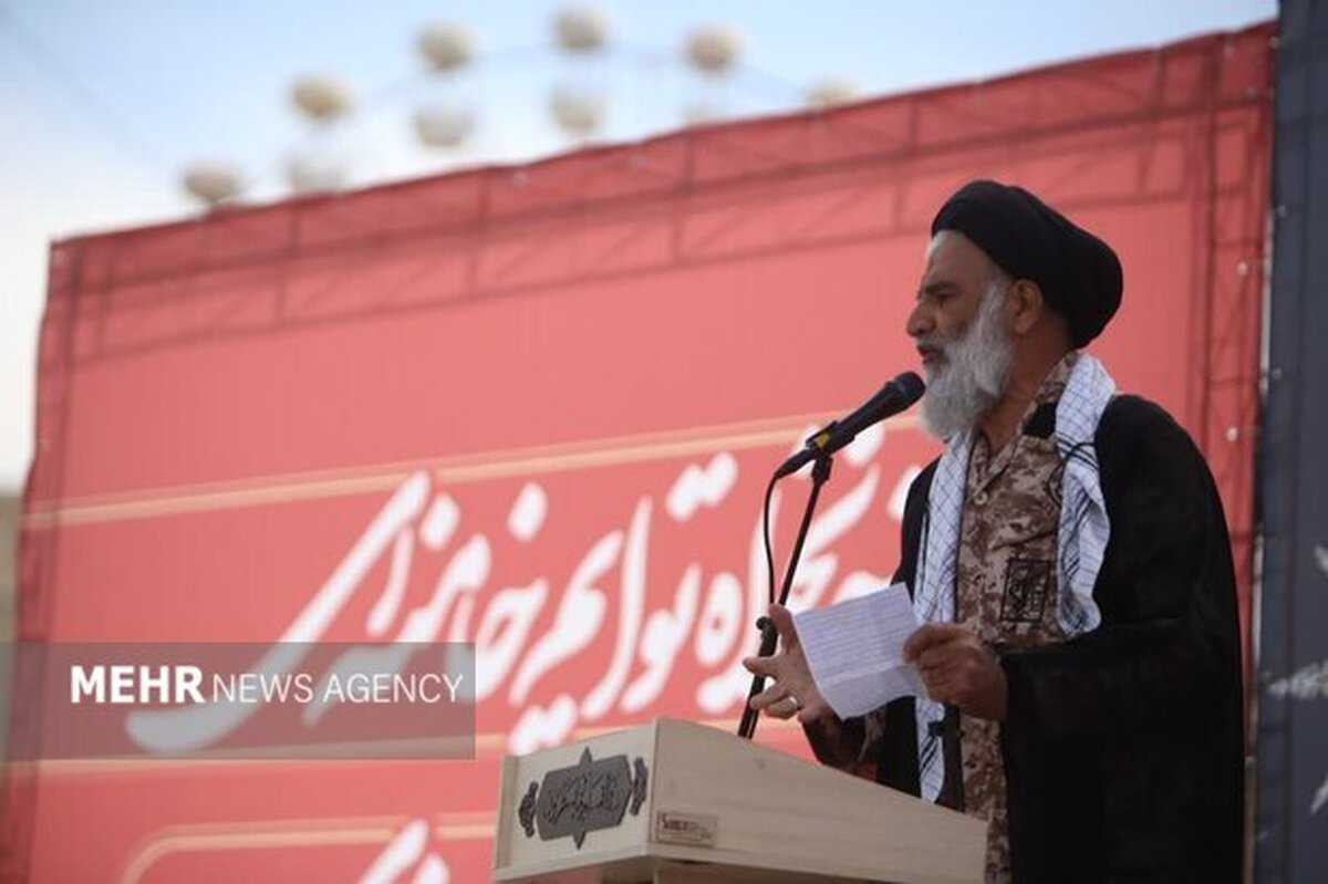 امام جمعه اهواز: مردم باید ۴۰ شبانه روز میدان را نگهدارند / میزان فطریه امسال هر نفر یک میلیون و ۸۰۰ هزار ریال است