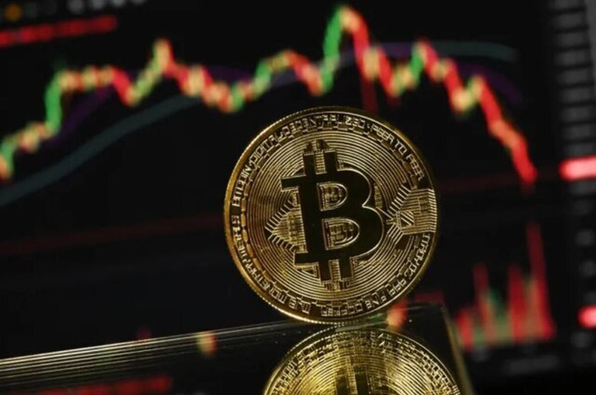 بیت‌کوین به کف قیمت دو هفته اخیر سقوط کرد