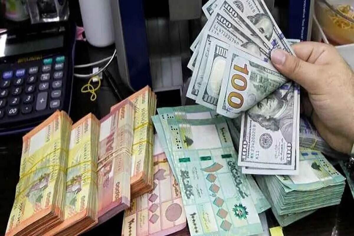 دلار یک گام دیگر عقب نشینی کرد/ تداوم کاهش قیمت‌ها