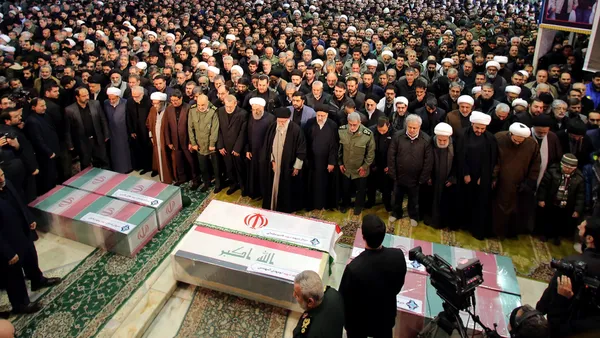 اقامه نماز بر پیکر رهبر شهید