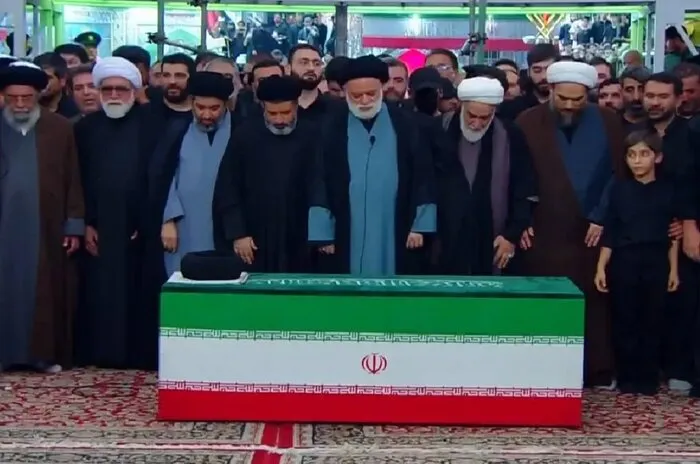 اقامه نماز بر پیکر رهبر شهید در مشهد